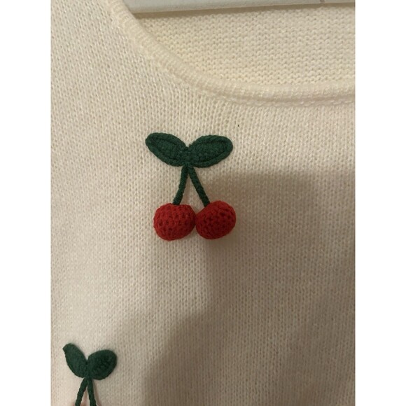 Luna Ivy 3 D Crocheted Cherry Short Sleeve Ivory Cropped Sweater Size Small - Picture 3 of 7